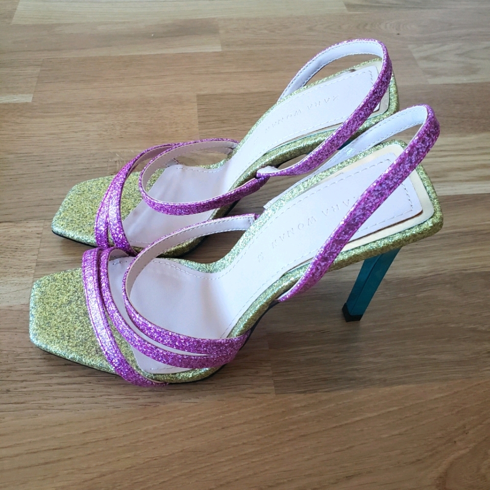 AMAZING HEELED SANDALS